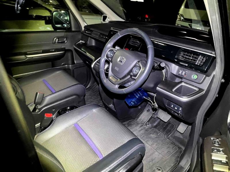 2019 Honda Step Wagon Hybrid Spada / 7 Seater / Cruise / Leather image 2
