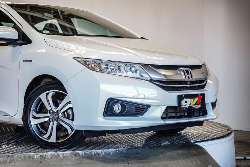 2015 Honda Grace Hybrid / City 44kms / Leather / Cruise / Rev Cam image 2