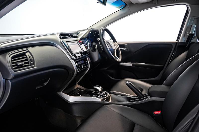 2015 Honda Grace Hybrid / City 44kms / Leather / Cruise / Rev Cam image 11