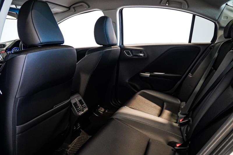 2015 Honda Grace Hybrid / City 44kms / Leather / Cruise / Rev Cam image 12