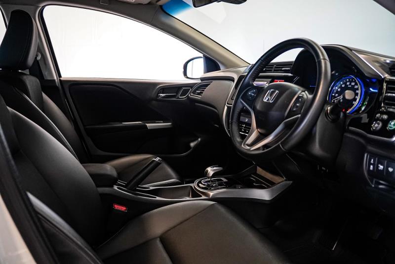 2015 Honda Grace Hybrid / City 44kms / Leather / Cruise / Rev Cam image 9