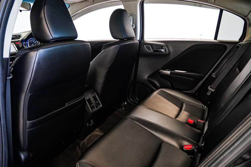 2014 Honda Grace Hybrid / City Leather / Cruise / Rev Cam image 13