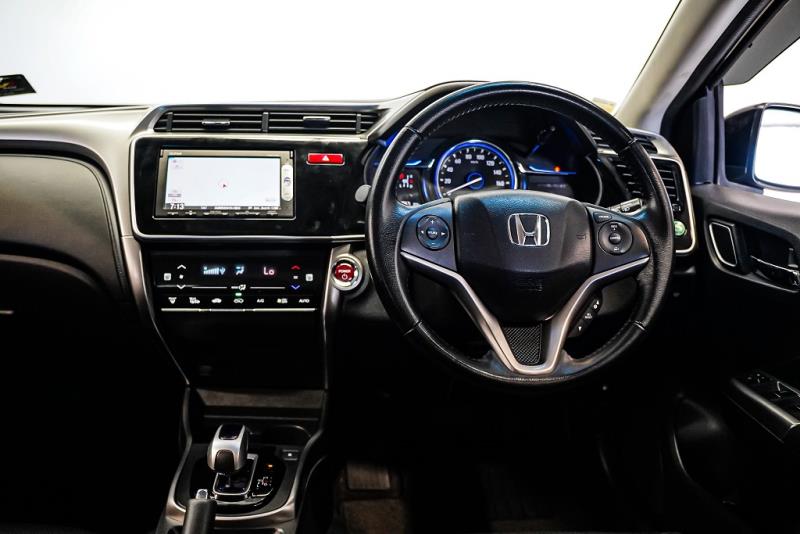 2014 Honda Grace Hybrid / City Leather / Cruise / Rev Cam image 10