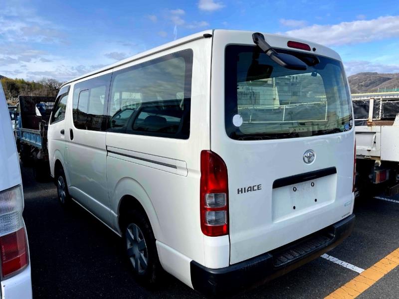 2019 Toyota Hiace ZL 5 Door Petrol 5 Speed Manual / Low KMs image 11
