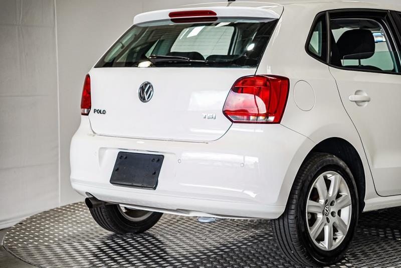 2011 Volkswagen Polo Tsi Highline 24kms / Facelift / Alloys / Side Airbags image 3