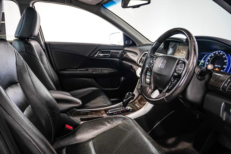 2015 Honda Accord Hybird EX Leather / Cruise / Rev Cam image 9