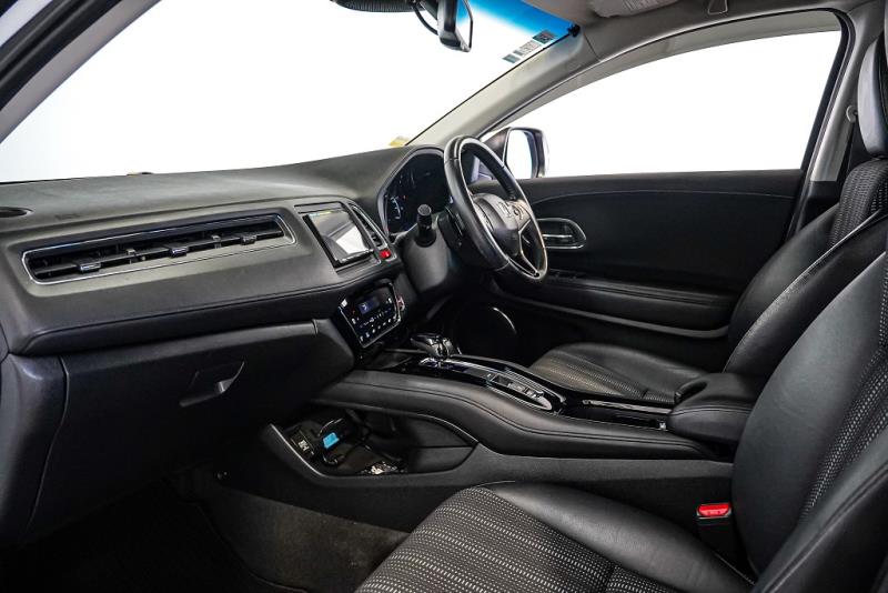 2014 Honda Vezel Hybird Z / HR-V Leather / Cruise / Rev Cam image 11