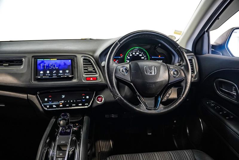 2014 Honda Vezel Hybird Z / HR-V Leather / Cruise / Rev Cam image 10