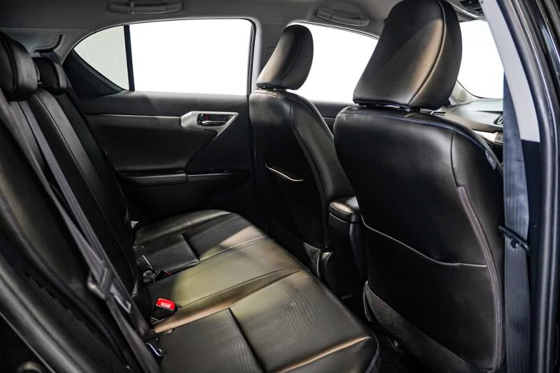 2013 Lexus CT 200h Hybrid / Leather / Cruise / Rev Cam image 11