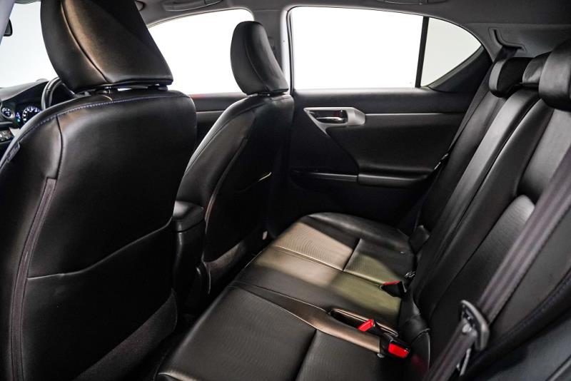 2013 Lexus CT 200h Hybrid / Leather / Cruise / Rev Cam image 12