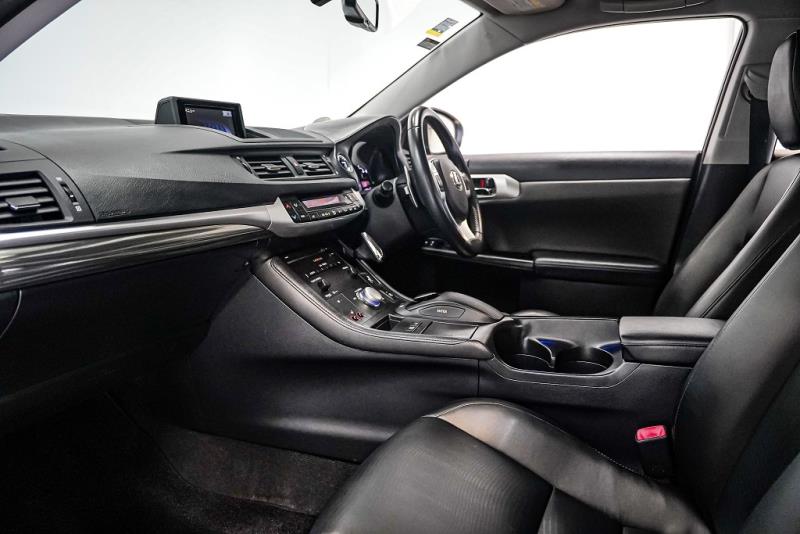 2013 Lexus CT 200h Hybrid / Leather / Cruise / Rev Cam image 10