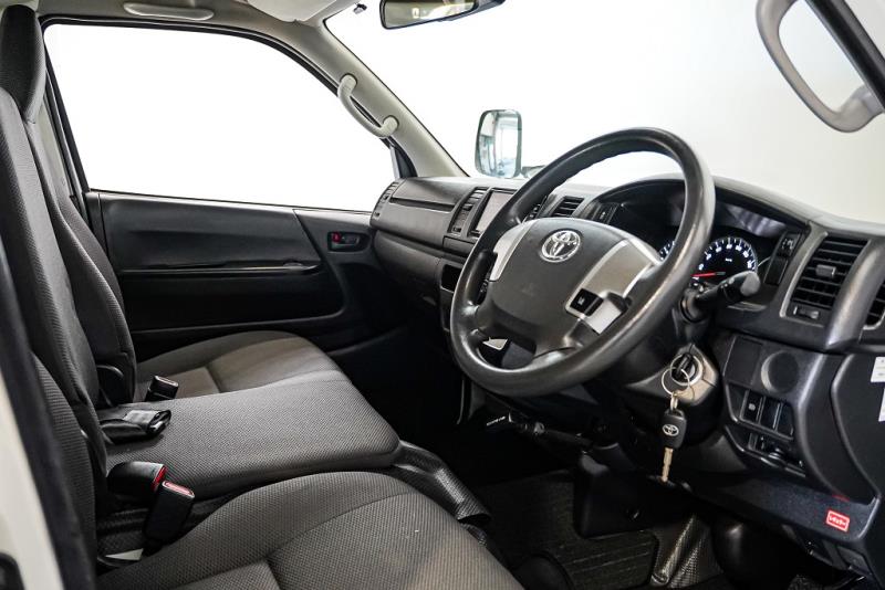 2018 Toyota Hiace ZL 5 Door 6 Seater Petrol Auto / Rev Cam / LDW & FCM image 7