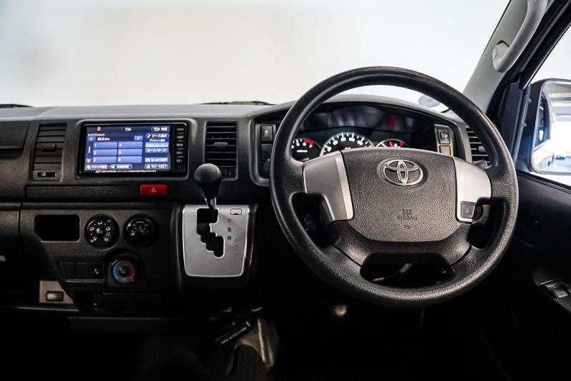 2018 Toyota Hiace ZL 5 Door 6 Seater Petrol Auto / Rev Cam / LDW & FCM image 8