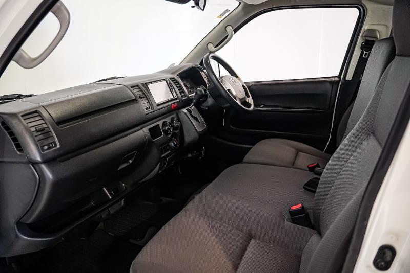 2018 Toyota Hiace ZL 5 Door 6 Seater Petrol Auto / Rev Cam / LDW & FCM image 9