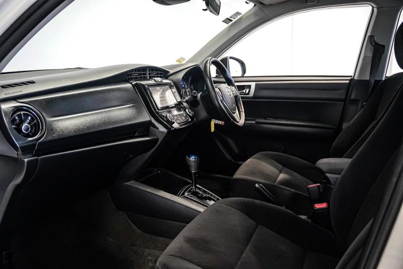 2015 Toyota Corolla Axio Hybird Facelift / EV Mode / LDW & FCM image 10