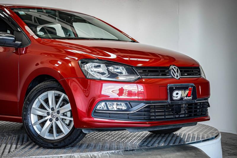 2015 Volkswagen Polo Tsi 5 Door 31kms / Alloys / Side Airbags image 2