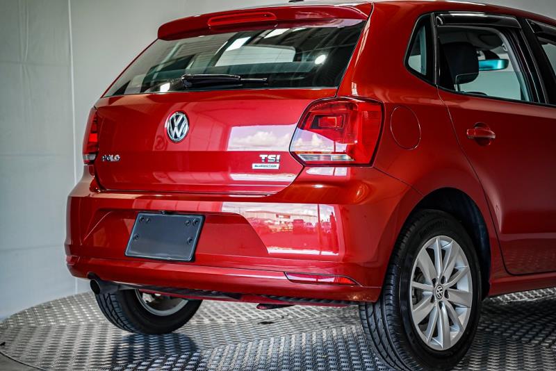 2015 Volkswagen Polo Tsi 5 Door 31kms / Alloys / Side Airbags image 3