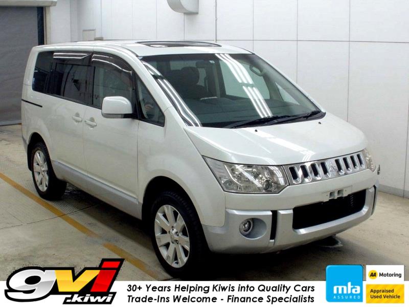 Cars & Vehicles  Cars : 2011 Mitsubishi Delica D:5 4WD 8 Seater Sun Roof / Cruise / BLK Trim