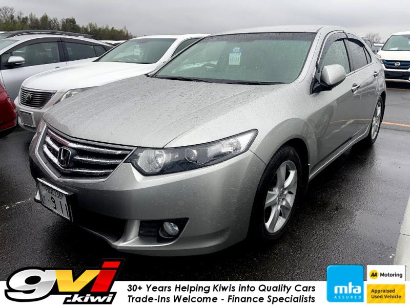 Cars & Vehicles  Cars : 2010 Honda Accord Euro 24tl 42kms / Leather / Cruise / Rec Cam