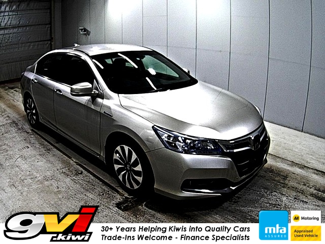 Cars & Vehicles  Cars : 2013 Honda Accord Hybrid EX 28kms / Leather / Cruise / Rev Cam