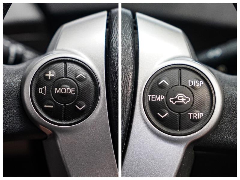 2013 Toyota Prius S Touring Hybird EV Mode / BLK Trim / Rev Cam image 16