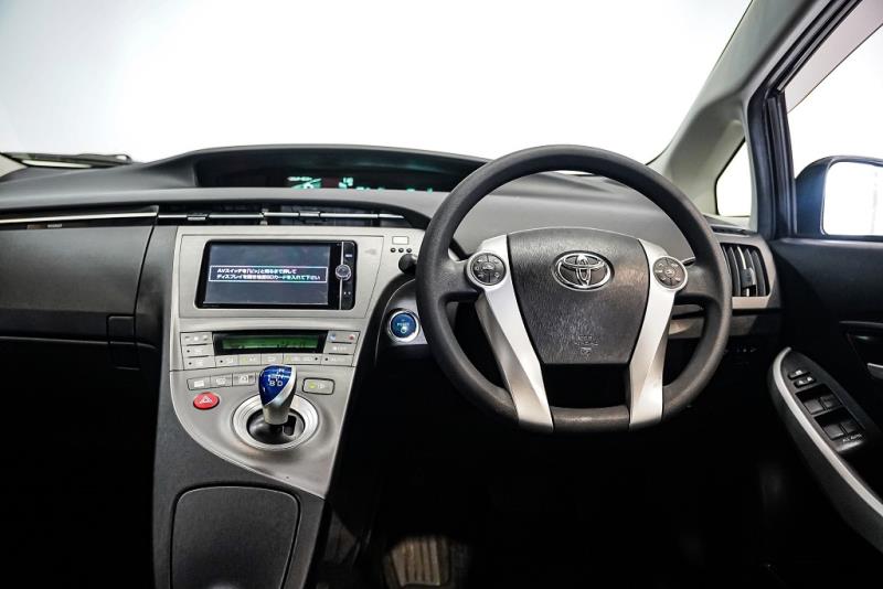 2013 Toyota Prius S Touring Hybird EV Mode / BLK Trim / Rev Cam image 10