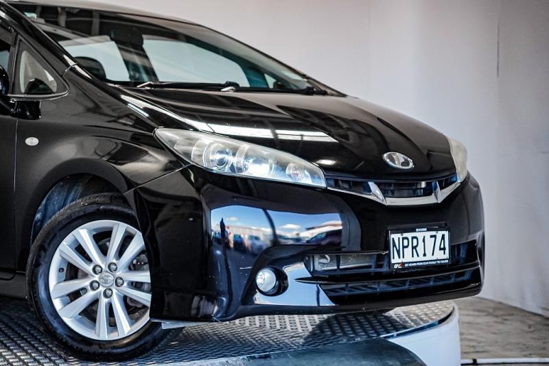 2011 Toyota Wish 1.8X 7 Seater Side Airbags / ESC / BLK Trim image 2
