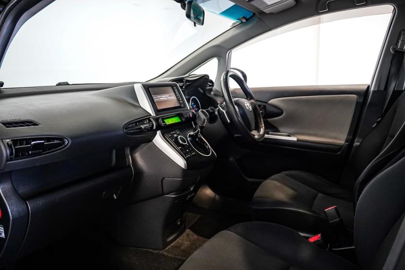 2011 Toyota Wish 1.8X 7 Seater Side Airbags / ESC / BLK Trim image 9
