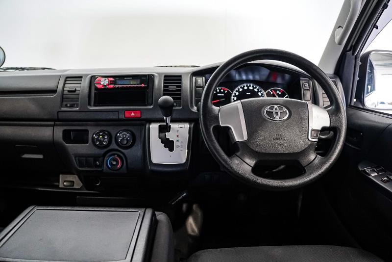 2018 Toyota Hiace ZL 5 Door Petrol Auto / Tints image 8