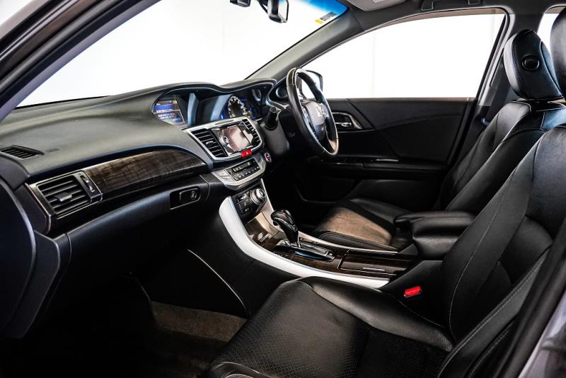 2013 Honda Accord Hybrid EX Leather / Cruise / Rev Cam image 11