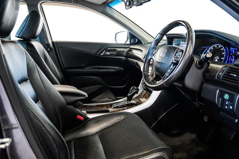2013 Honda Accord Hybrid EX Leather / Cruise / Rev Cam image 9