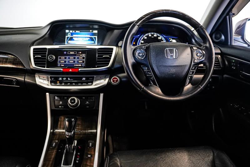 2013 Honda Accord Hybrid EX Leather / Cruise / Rev Cam image 10