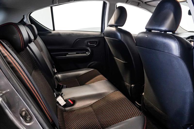 2015 Toyota Aqua Crossover Hybrid Leather / EV Mode / Rev Cam image 12