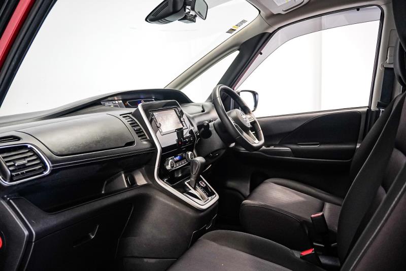 2018 Nissan Serena Hybrid 8 Seater 360 View Cam / Pro Park / Power Doors image 11