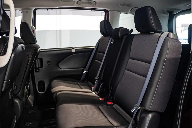 2018 Nissan Serena Hybrid 8 Seater 360 View Cam / Pro Park / Power Doors image 13