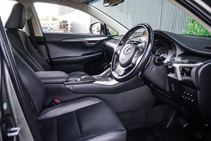 2015 Lexus NX 300h Hybrid / Leather / Cruise / image 9