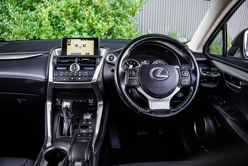 2015 Lexus NX 300h Hybrid / Leather / Cruise / image 10