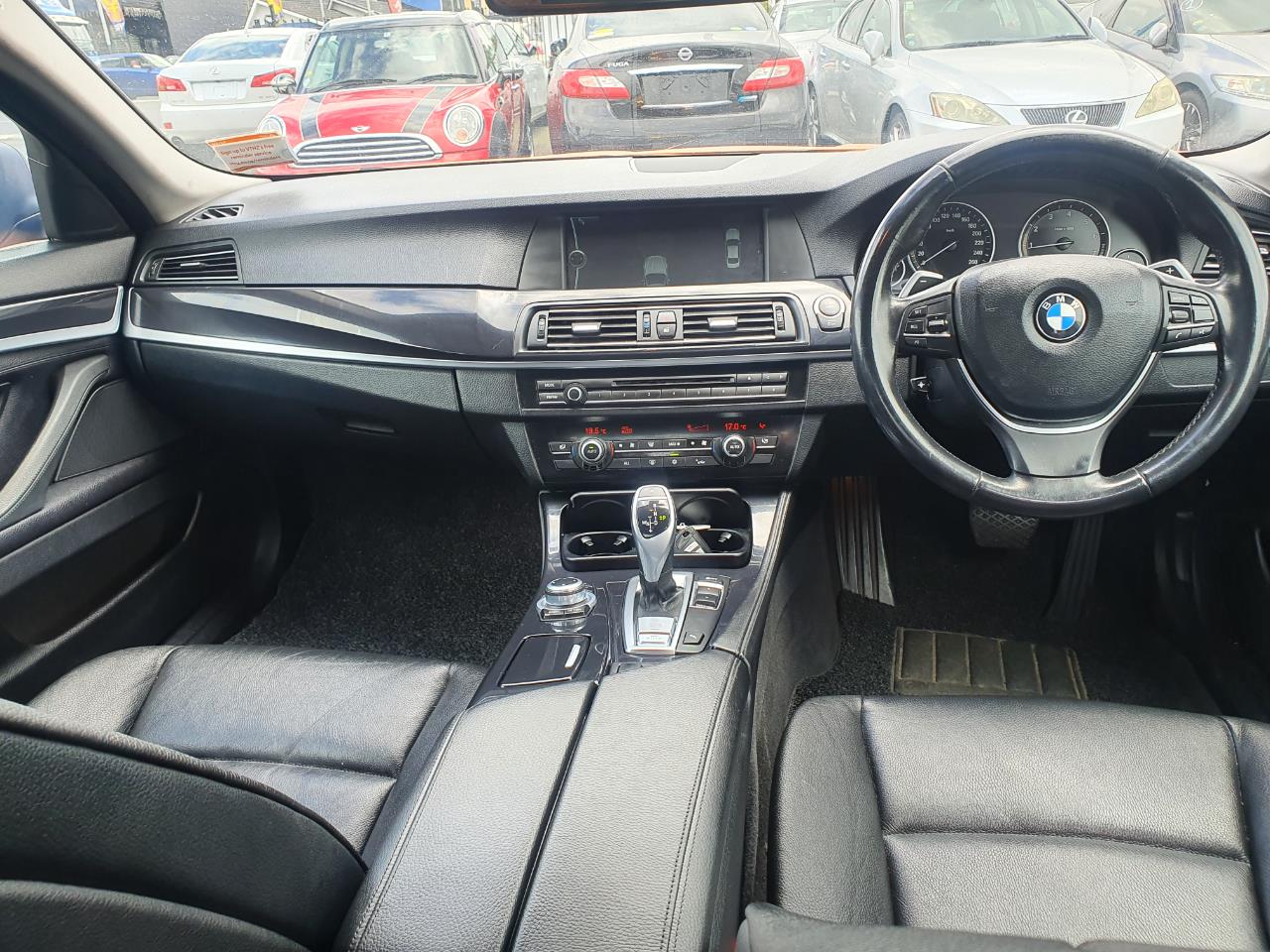 2012 BMW 520i image 9