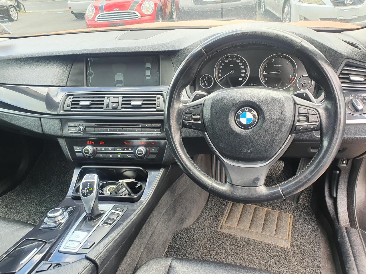 2012 BMW 520i image 10