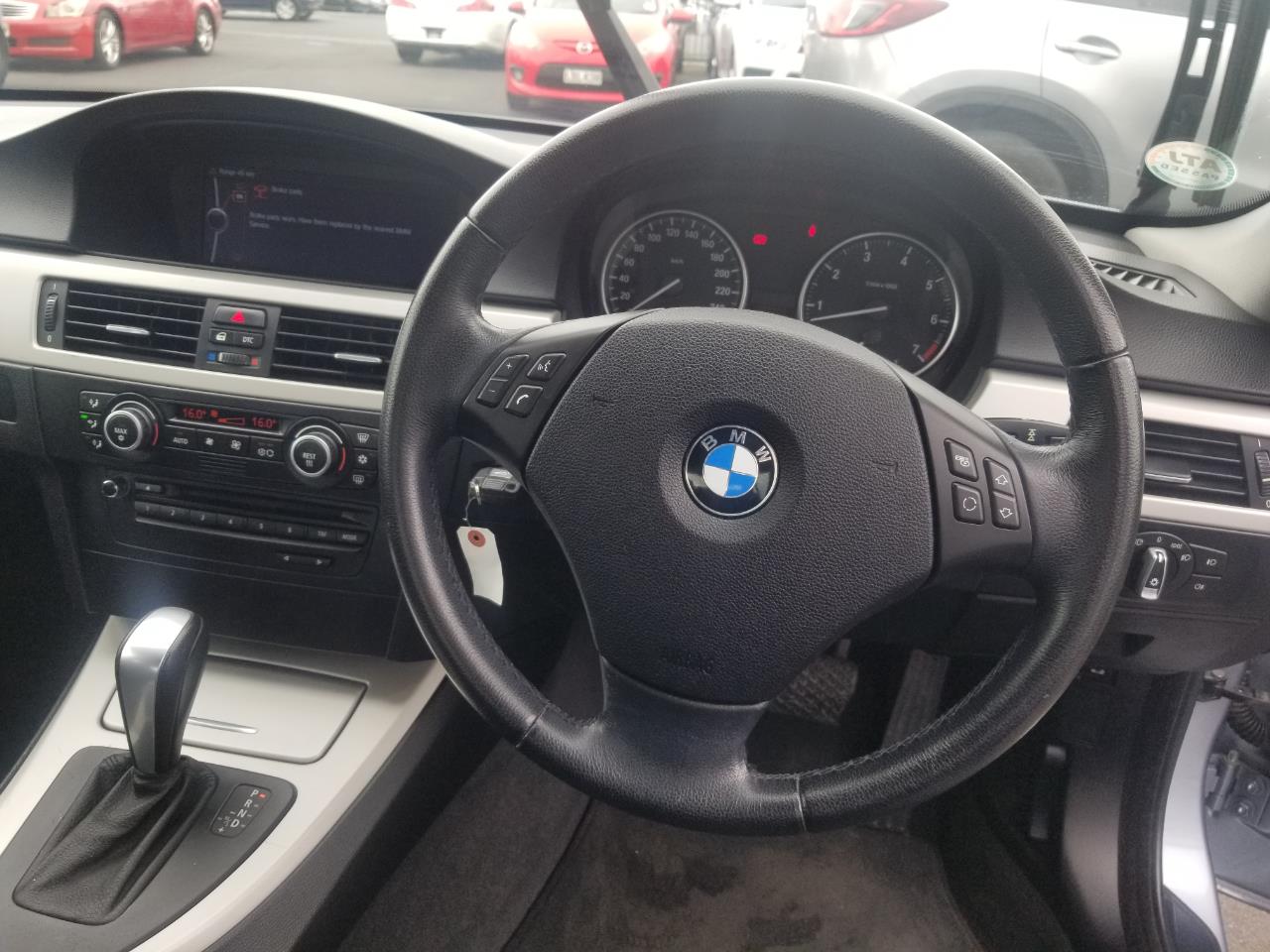 2009 BMW 320i image 11