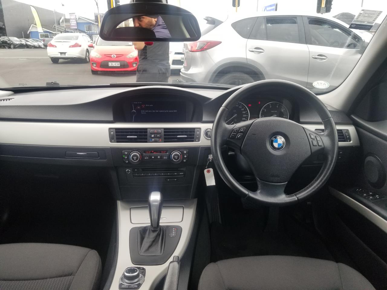 2009 BMW 320i image 9