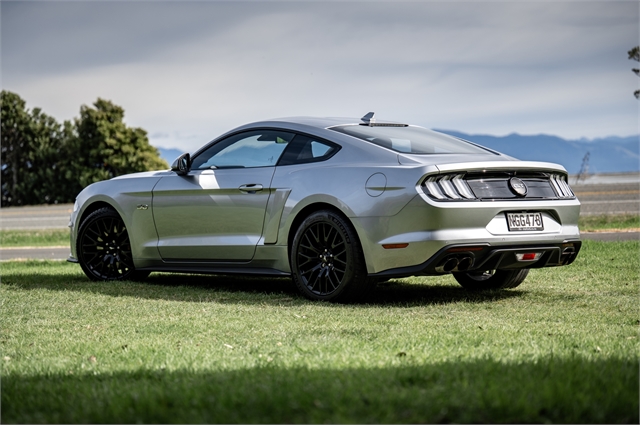 2021 Ford Mustang image 6