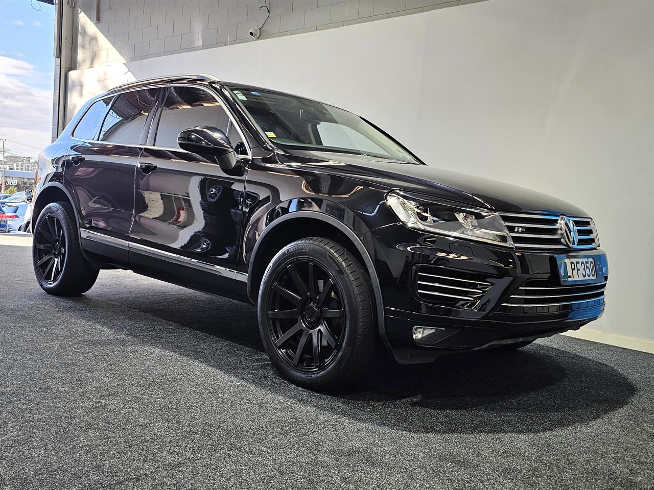 Cars & Vehicles  Cars : 2015 Volkswagen Touareg