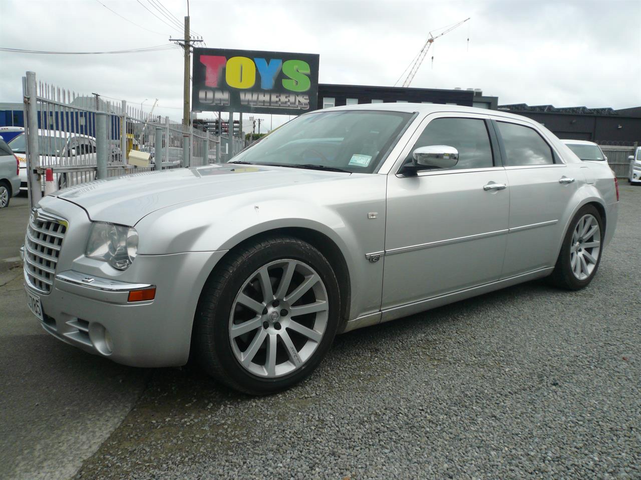 Cars & Vehicles  Cars : 2006 Chrysler 300C V8