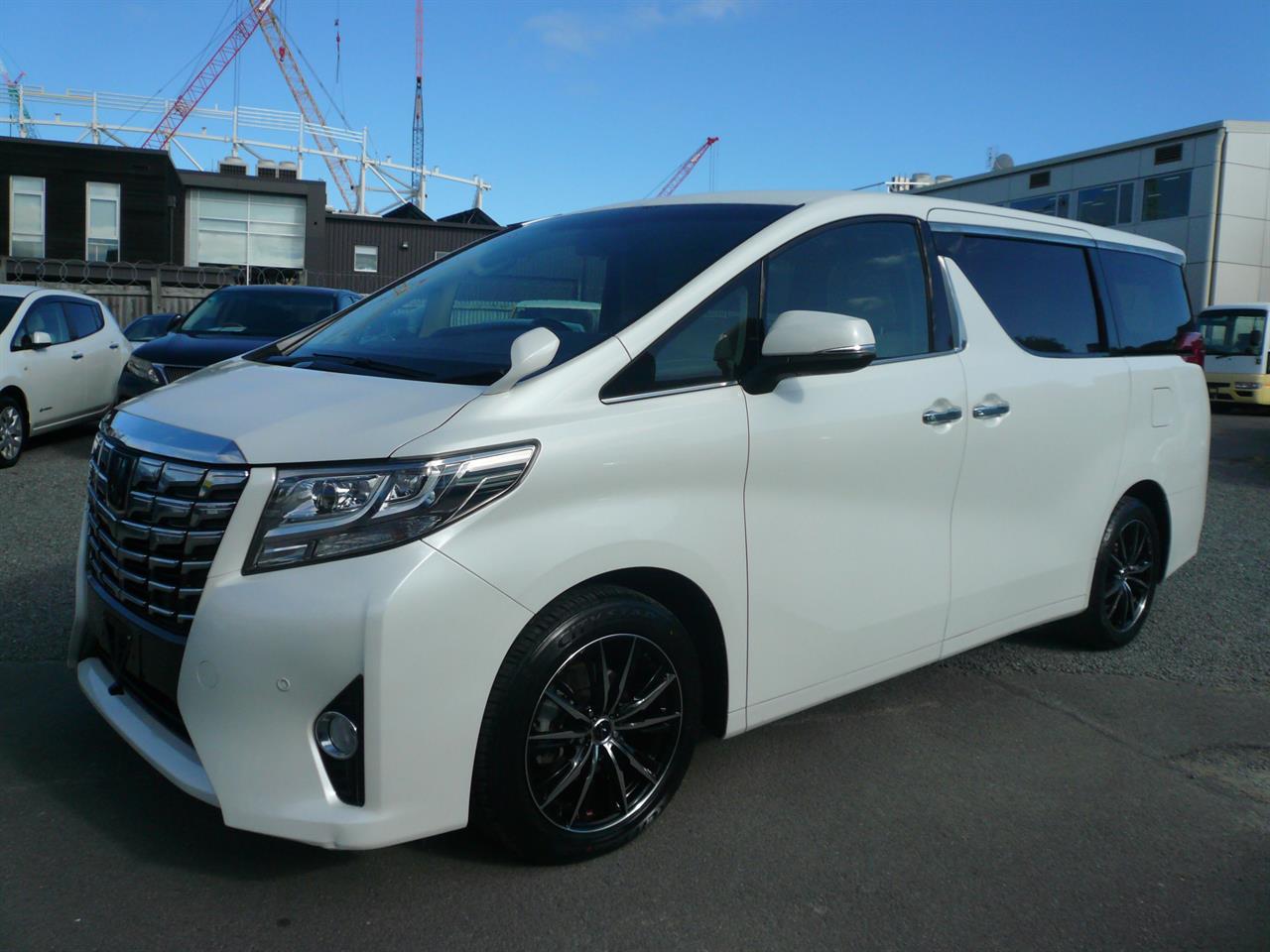 Cars & Vehicles  Cars : 2017 Toyota alphard 8 seaters
