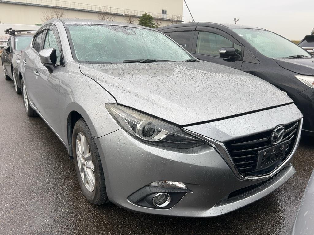 2015 Mazda Axela Hybrid image 1
