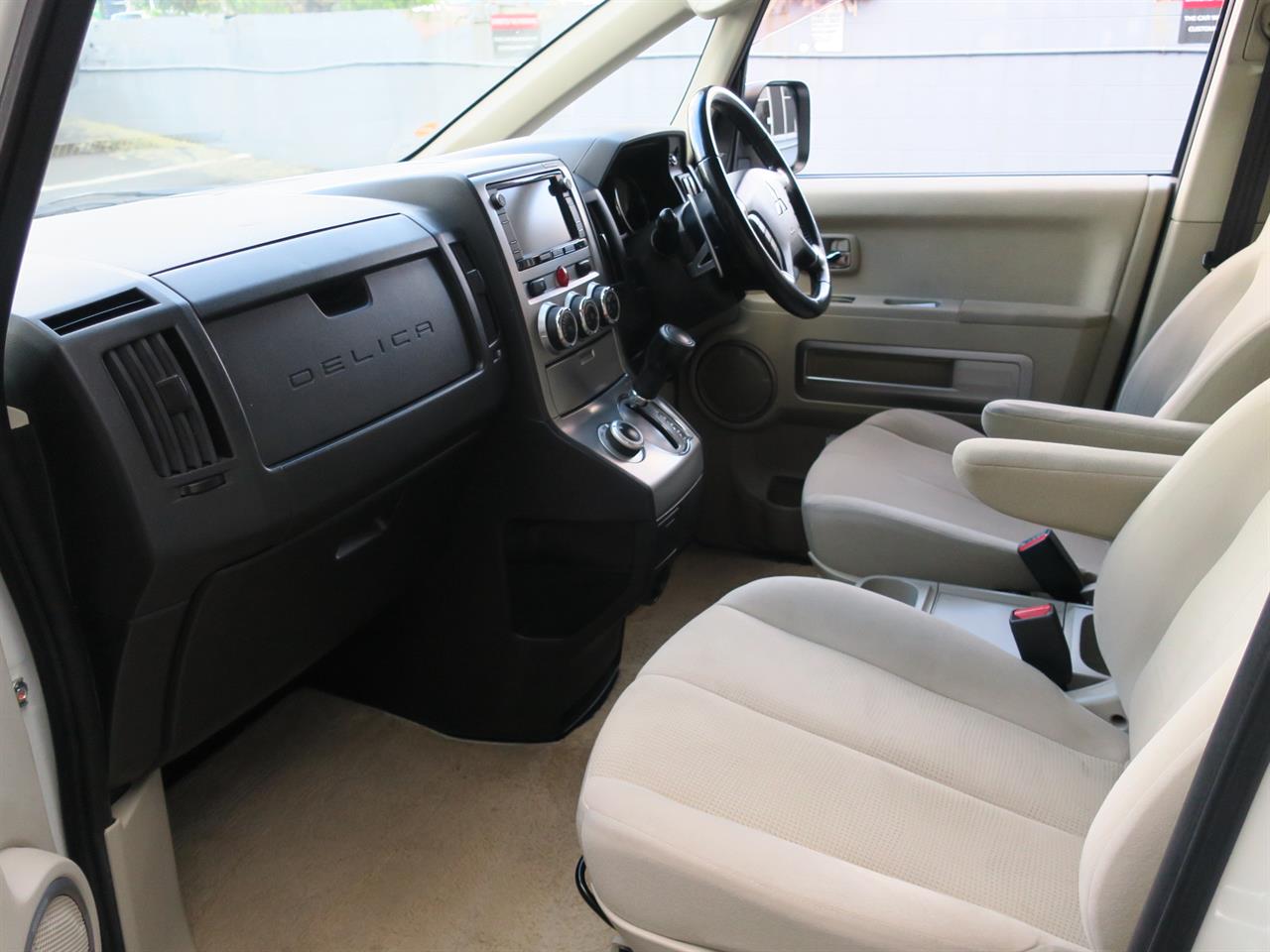 2013 Mitsubishi Delica D5, 4WD, 8 SEATS, DIESEL TURBO, ELEC DOORS, STUNNING image 15