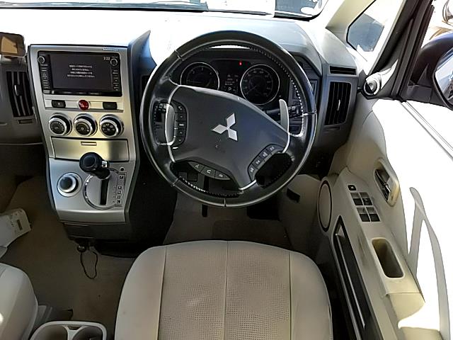 2013 Mitsubishi Delica D5, 4WD, 8 SEATS, DIESEL TURBO, ELEC DOORS, STUNNING image 6