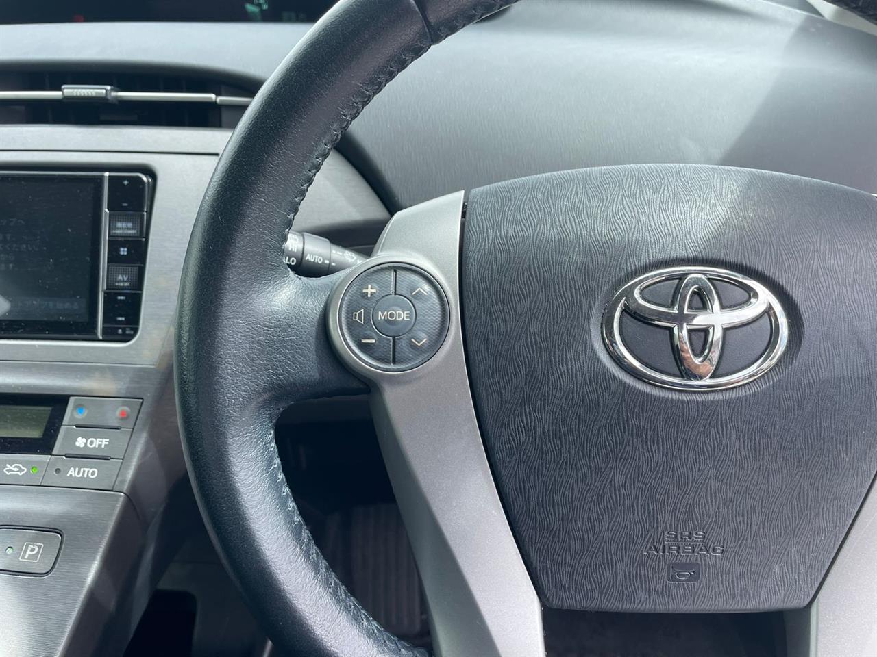 2012 Toyota Prius image 13