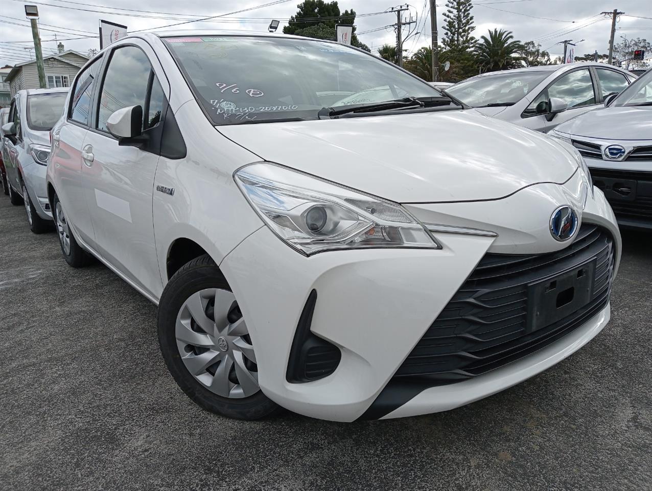 2018 Toyota Vitz image 1